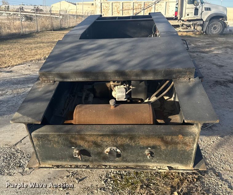 image for item DQ4178 2004 Witzco Challenger RG-35 drop deck equipment trailer