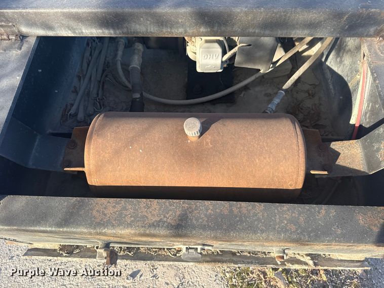 image for item DQ4178 2004 Witzco Challenger RG-35 drop deck equipment trailer