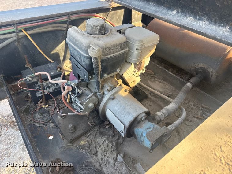 image for item DQ4178 2004 Witzco Challenger RG-35 drop deck equipment trailer