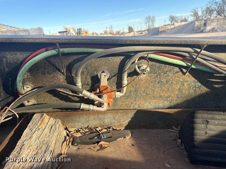 image for item DQ4178 2004 Witzco Challenger RG-35 drop deck equipment trailer