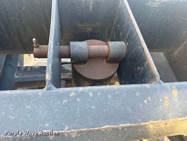 image for item DQ4178 2004 Witzco Challenger RG-35 drop deck equipment trailer