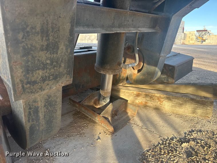 image for item DQ4178 2004 Witzco Challenger RG-35 drop deck equipment trailer