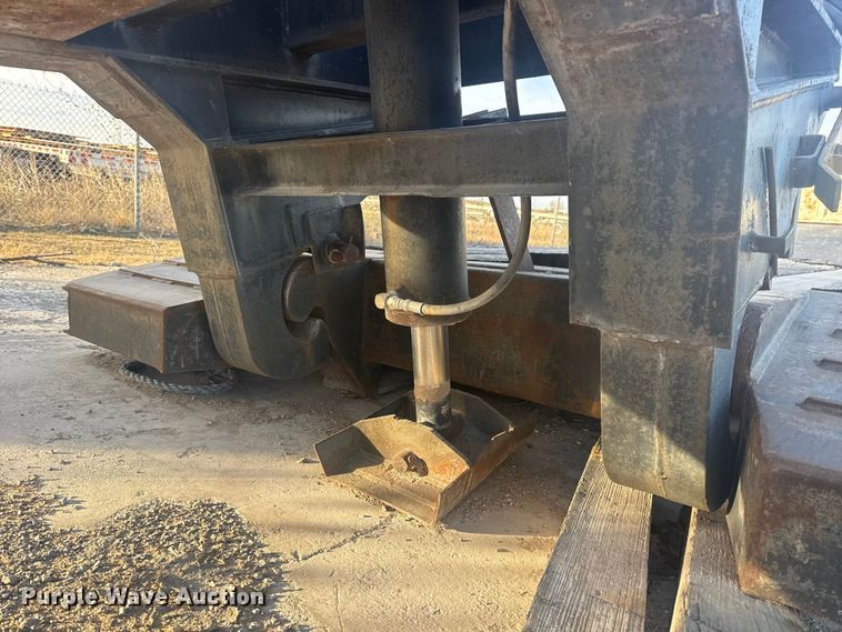 image for item DQ4178 2004 Witzco Challenger RG-35 drop deck equipment trailer