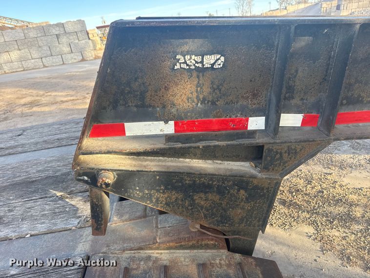 image for item DQ4178 2004 Witzco Challenger RG-35 drop deck equipment trailer