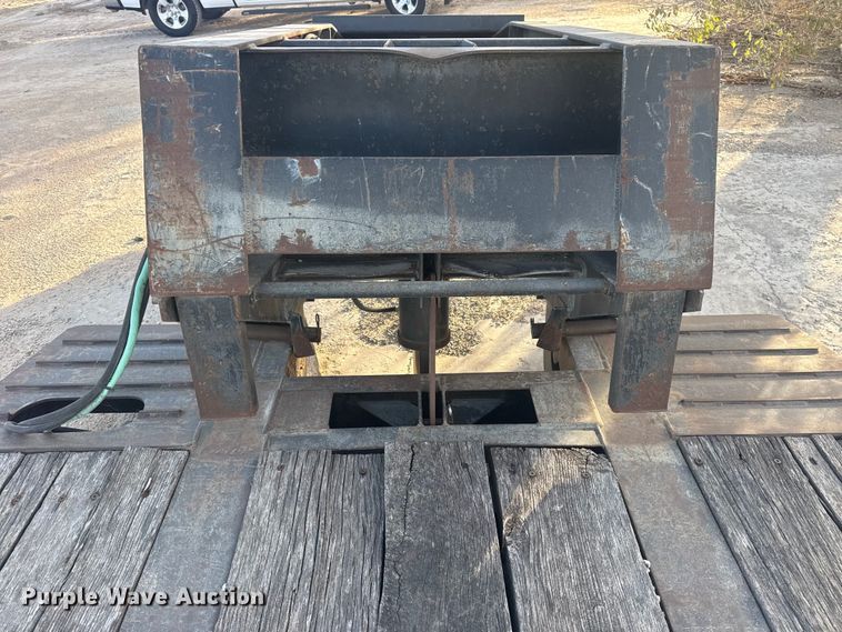 image for item DQ4178 2004 Witzco Challenger RG-35 drop deck equipment trailer