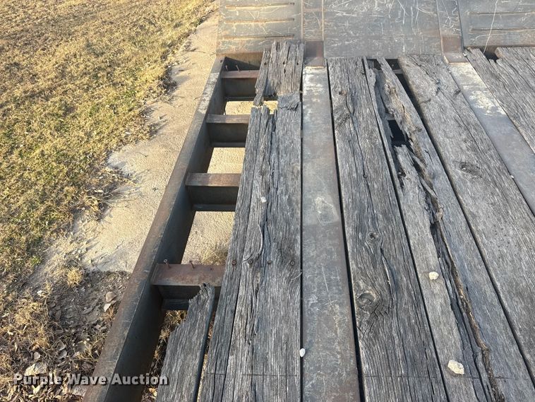 image for item DQ4178 2004 Witzco Challenger RG-35 drop deck equipment trailer