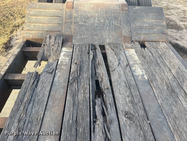 image for item DQ4178 2004 Witzco Challenger RG-35 drop deck equipment trailer