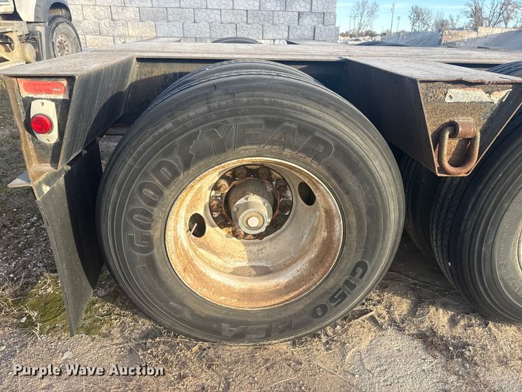 image for item DQ4178 2004 Witzco Challenger RG-35 drop deck equipment trailer