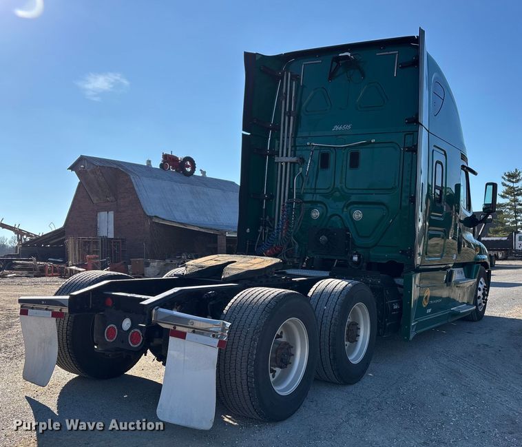 image for item DT0007 2016 Freightliner Cascadia semi truck