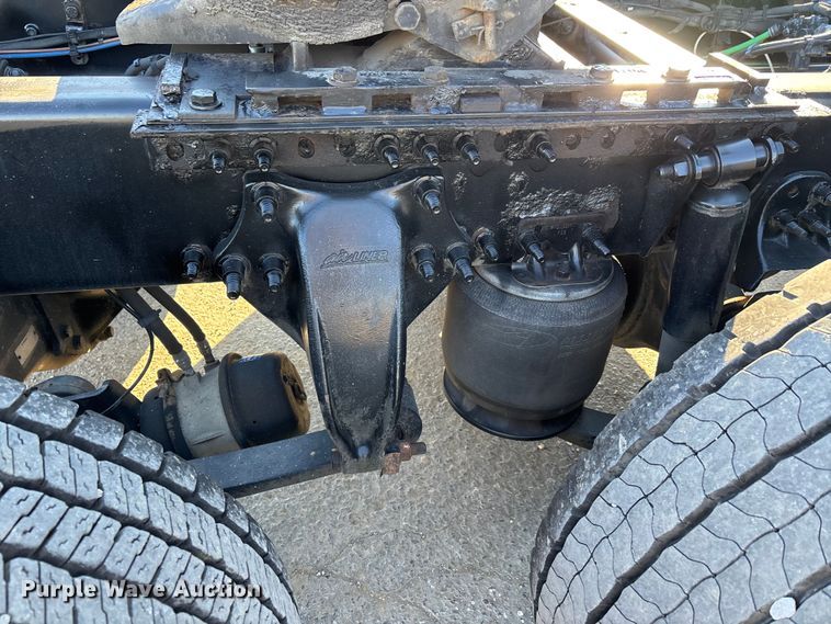 image for item DT0007 2016 Freightliner Cascadia semi truck