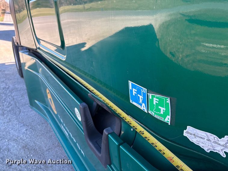 image for item DT0007 2016 Freightliner Cascadia semi truck