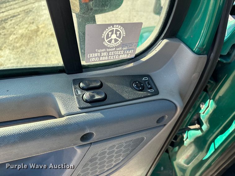 image for item DT0007 2016 Freightliner Cascadia semi truck