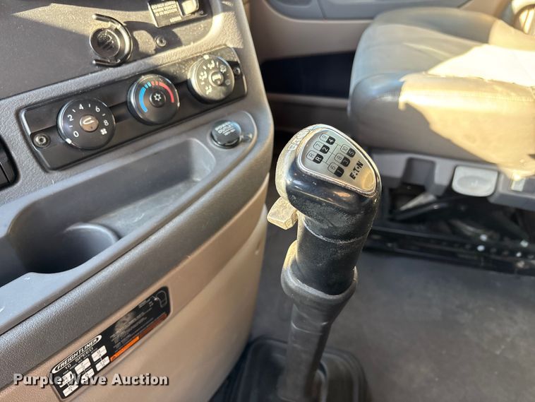 image for item DT0007 2016 Freightliner Cascadia semi truck