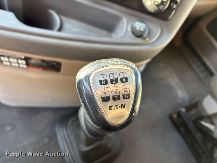 image for item DT0007 2016 Freightliner Cascadia semi truck