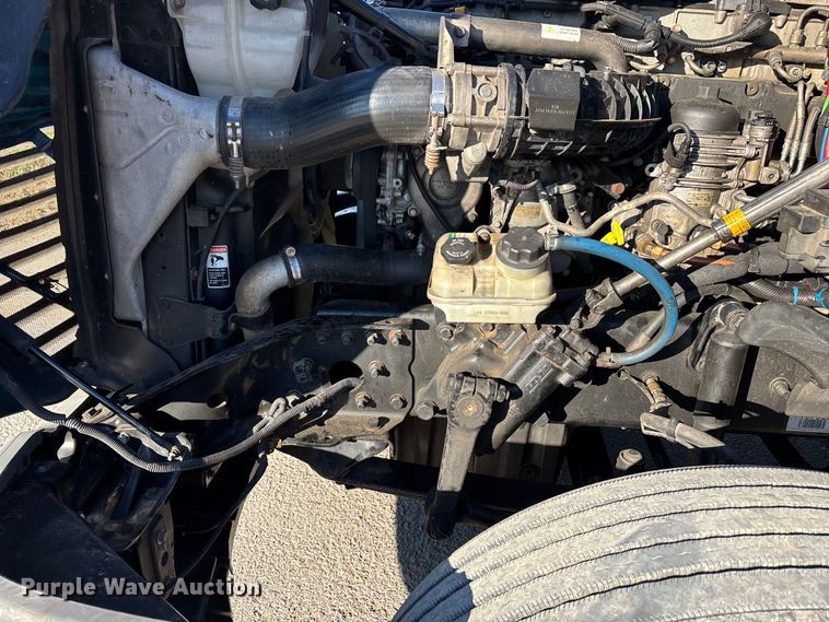 image for item DT0007 2016 Freightliner Cascadia semi truck