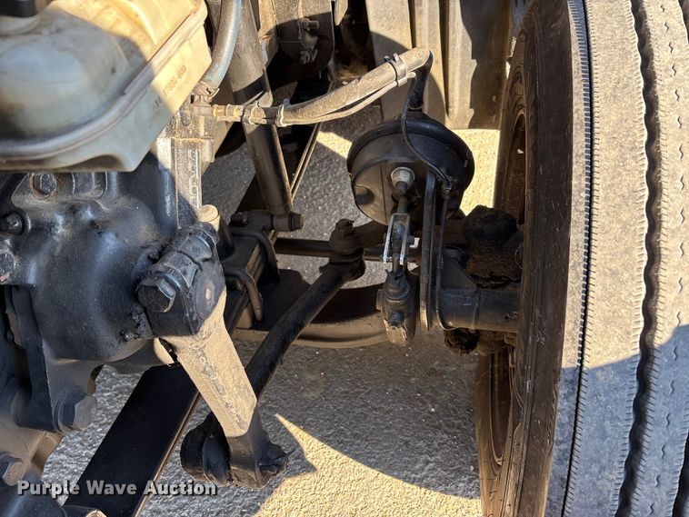 image for item DT0007 2016 Freightliner Cascadia semi truck