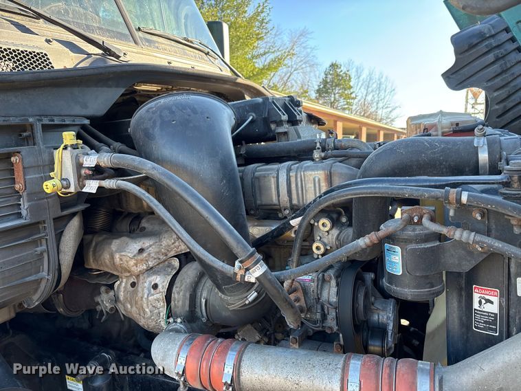 image for item DT0007 2016 Freightliner Cascadia semi truck