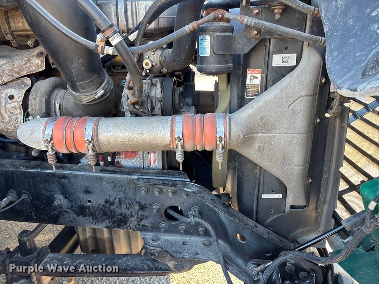 image for item DT0007 2016 Freightliner Cascadia semi truck