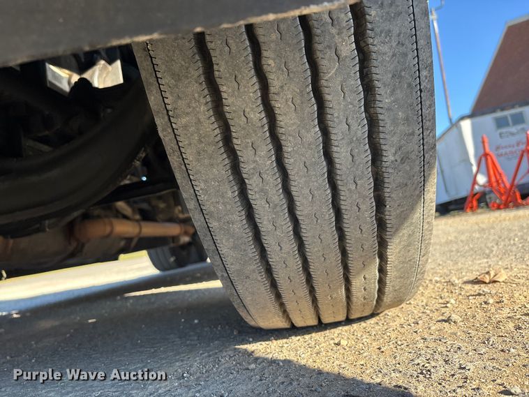 image for item DT0007 2016 Freightliner Cascadia semi truck