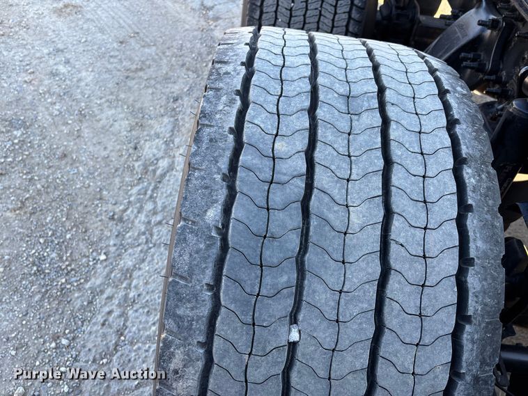 image for item DT0007 2016 Freightliner Cascadia semi truck