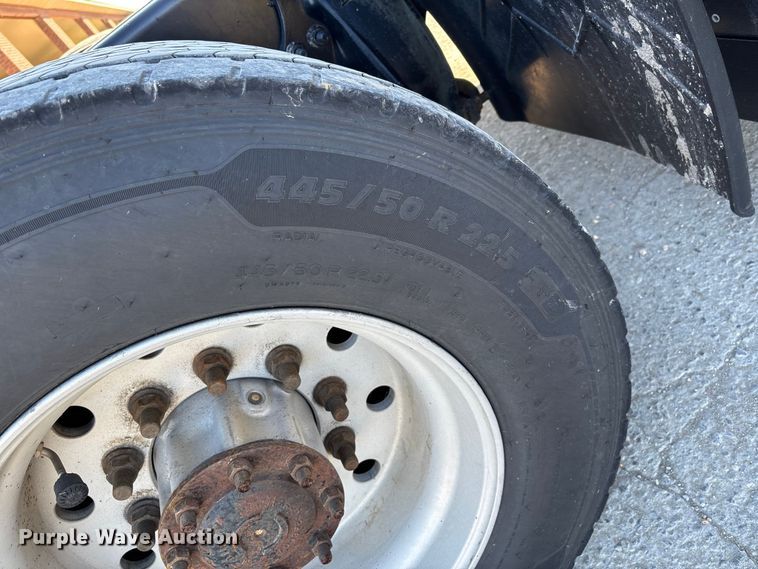 image for item DT0007 2016 Freightliner Cascadia semi truck