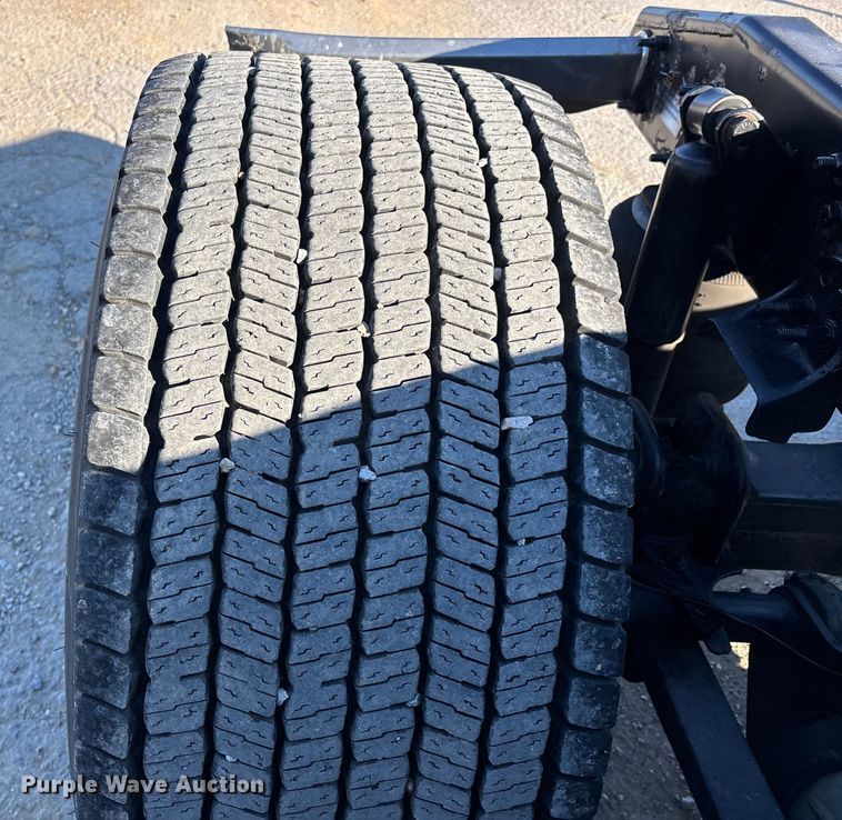 image for item DT0007 2016 Freightliner Cascadia semi truck