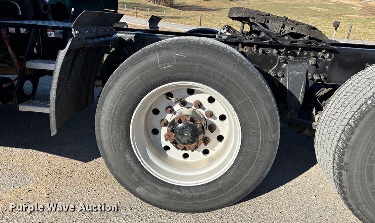 image for item DT0007 2016 Freightliner Cascadia semi truck