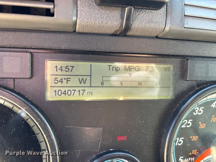 image for item DT0007 2016 Freightliner Cascadia semi truck