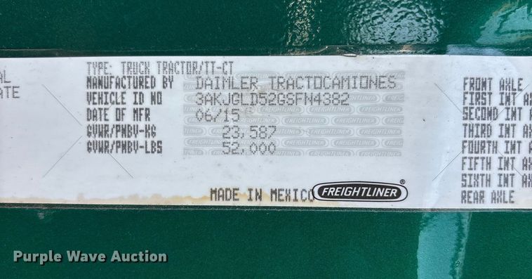 image for item DT0007 2016 Freightliner Cascadia semi truck