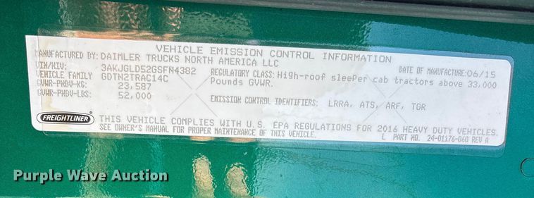 image for item DT0007 2016 Freightliner Cascadia semi truck