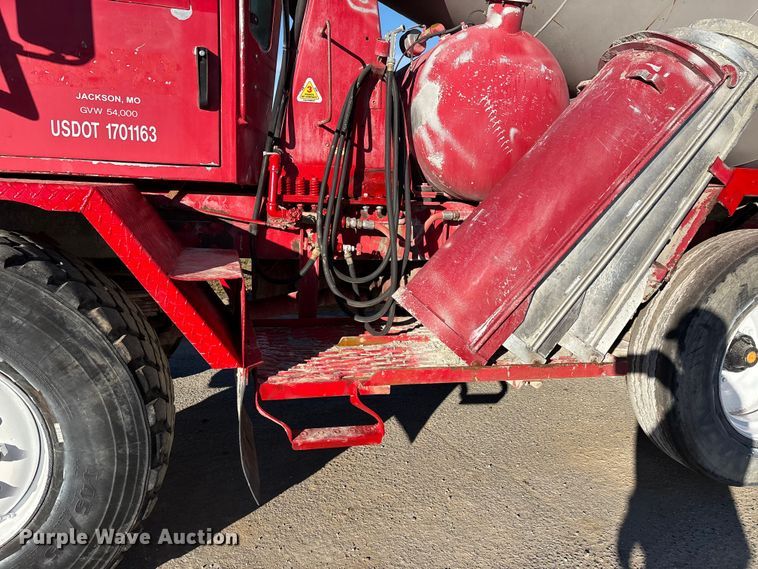 image for item DT0008 2004 Phoenix PM201 ready mix truck