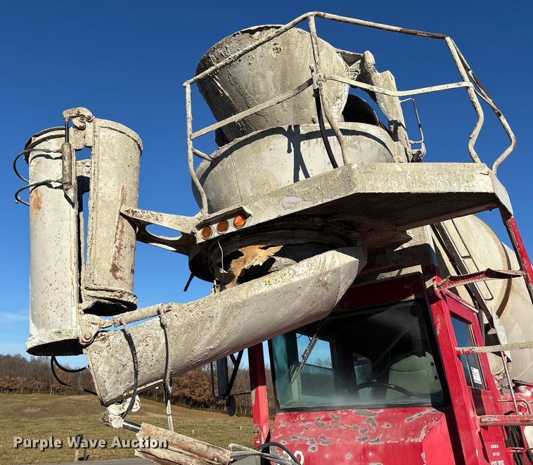 image for item DT0008 2004 Phoenix PM201 ready mix truck