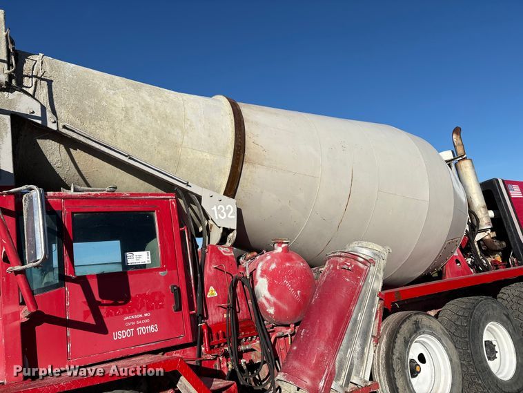 image for item DT0008 2004 Phoenix PM201 ready mix truck