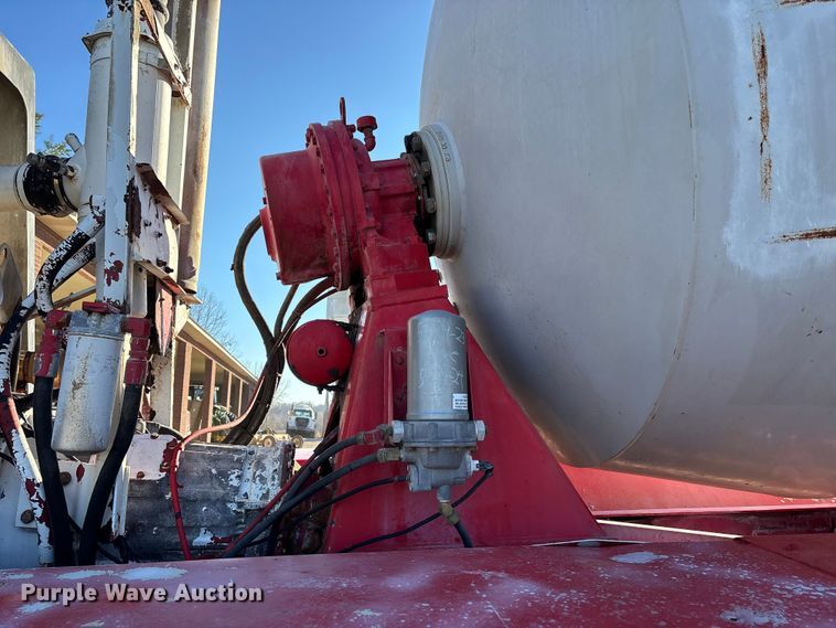 image for item DT0008 2004 Phoenix PM201 ready mix truck