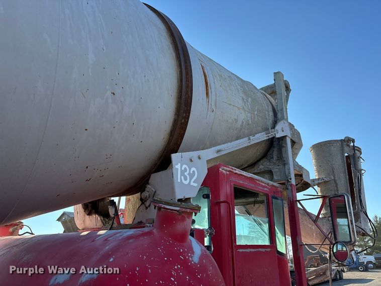 image for item DT0008 2004 Phoenix PM201 ready mix truck