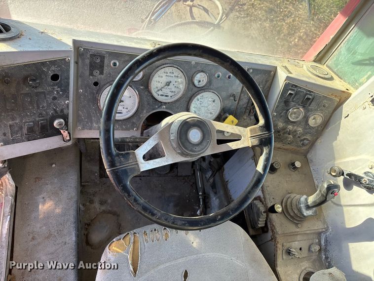 image for item DT0008 2004 Phoenix PM201 ready mix truck