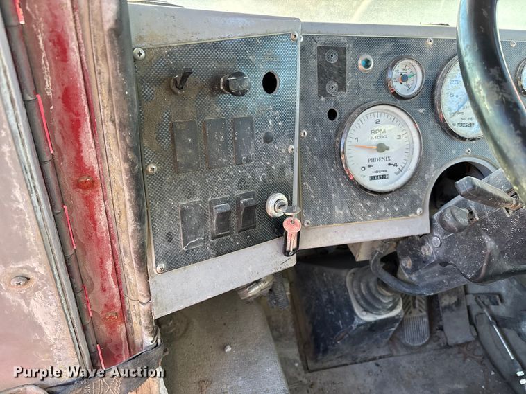 image for item DT0008 2004 Phoenix PM201 ready mix truck