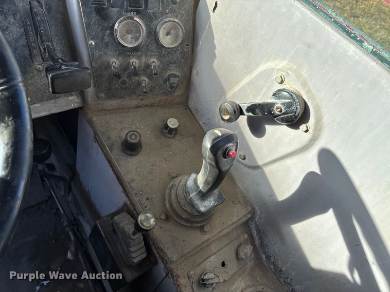 image for item DT0008 2004 Phoenix PM201 ready mix truck