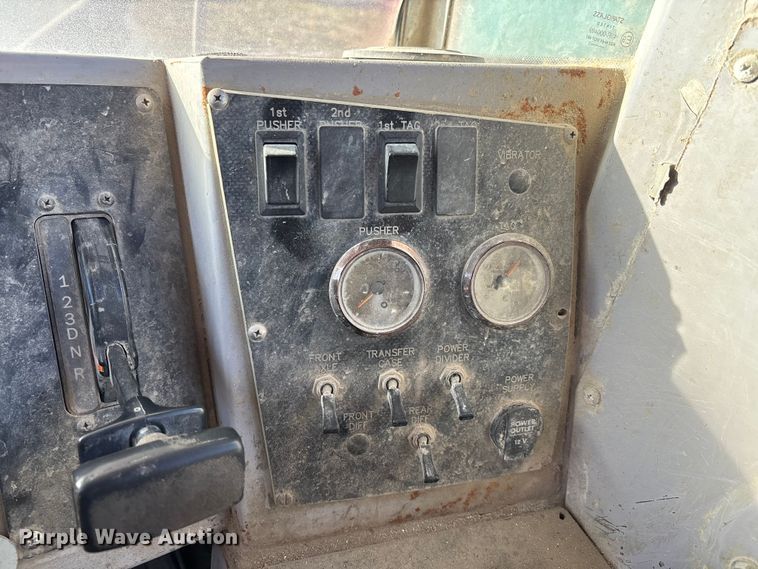 image for item DT0008 2004 Phoenix PM201 ready mix truck