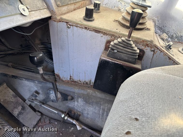 image for item DT0008 2004 Phoenix PM201 ready mix truck