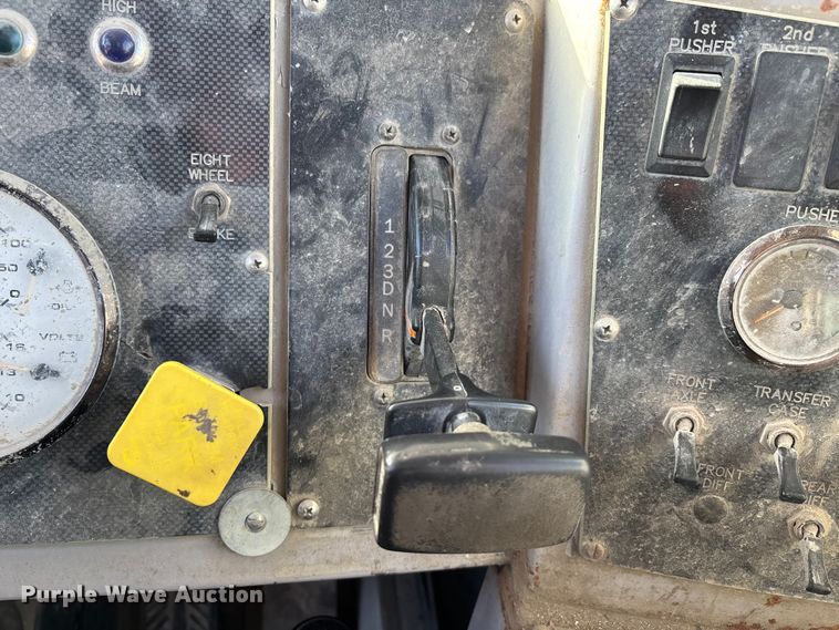 image for item DT0008 2004 Phoenix PM201 ready mix truck