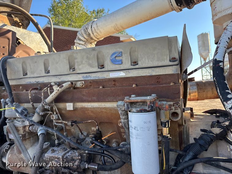 image for item DT0008 2004 Phoenix PM201 ready mix truck