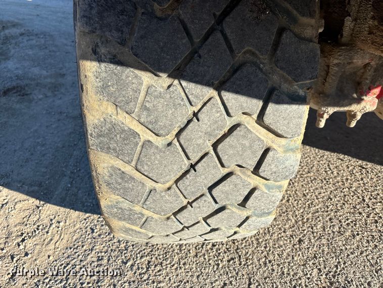 image for item DT0008 2004 Phoenix PM201 ready mix truck