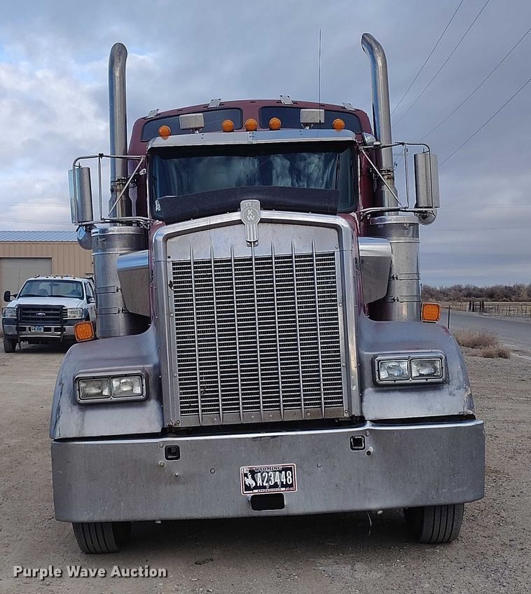 image for item DT0803 1997 Kenworth W900 semi truck