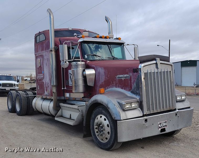 image for item DT0803 1997 Kenworth W900 semi truck