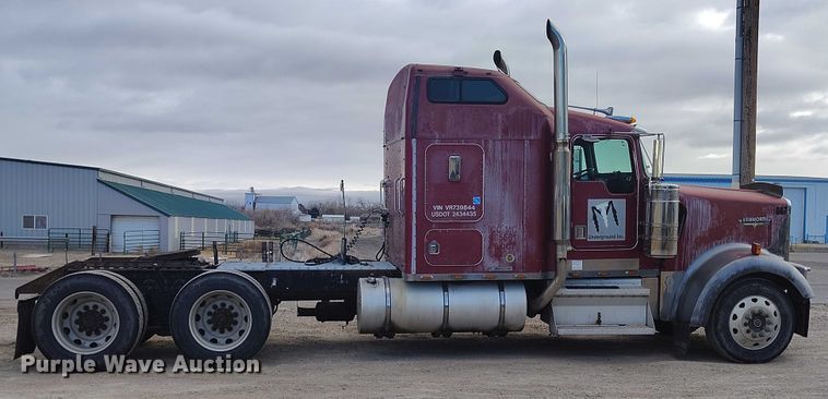 image for item DT0803 1997 Kenworth W900 semi truck