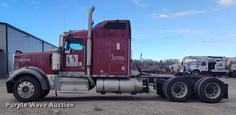 image for item DT0803 1997 Kenworth W900 semi truck