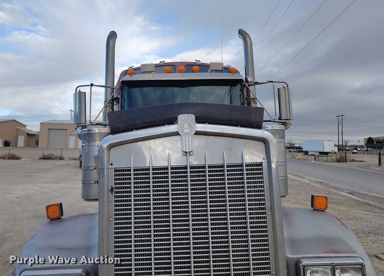 image for item DT0803 1997 Kenworth W900 semi truck