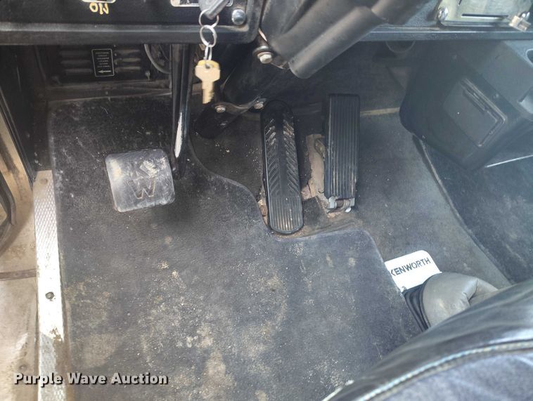 image for item DT0803 1997 Kenworth W900 semi truck