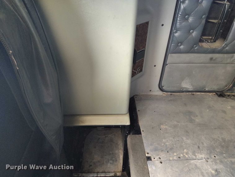 image for item DT0803 1997 Kenworth W900 semi truck